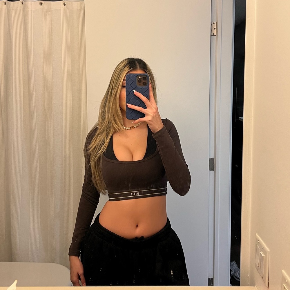 KITH Stylish Brown Long Sleeve Crop Top